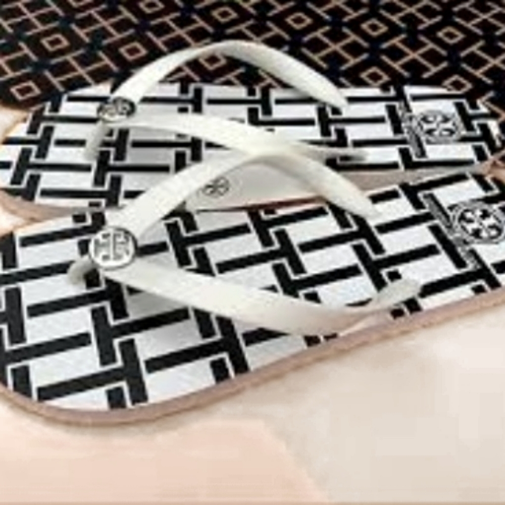 Authentic Tory Birch rubber white flip-flops Size 8